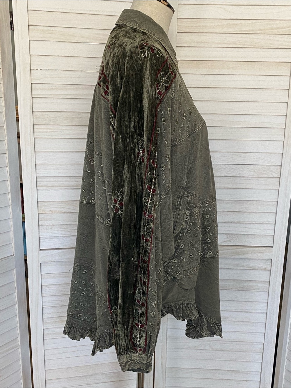 Young Threads Boho Velvet Embroidered Olive Green Button-Down Blouse SZ L NWT - Picture 6 of 15